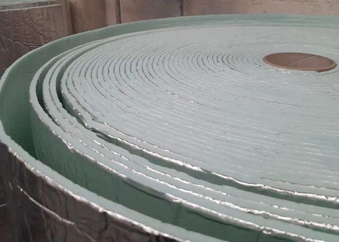 canali-metallici-con-isolamento-anticondensa-per-refrigerazione-industriale