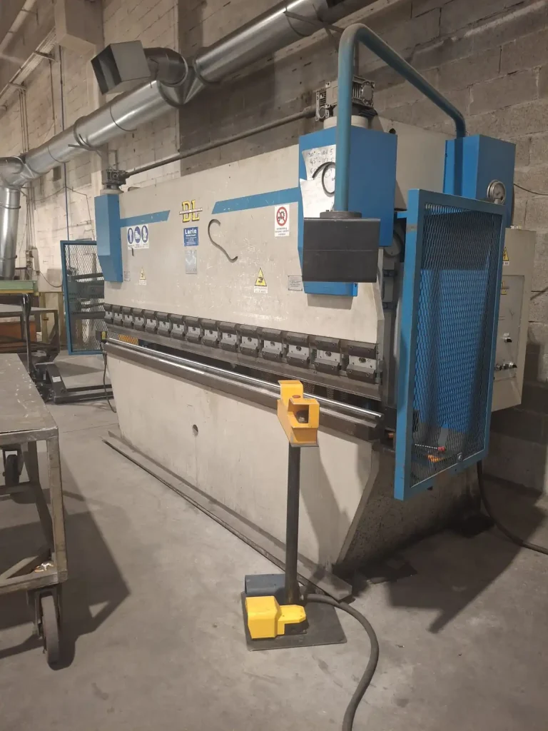 lavorazione-metalli-per-sistemi-di-ventilazione-e-aspirazione-fumi